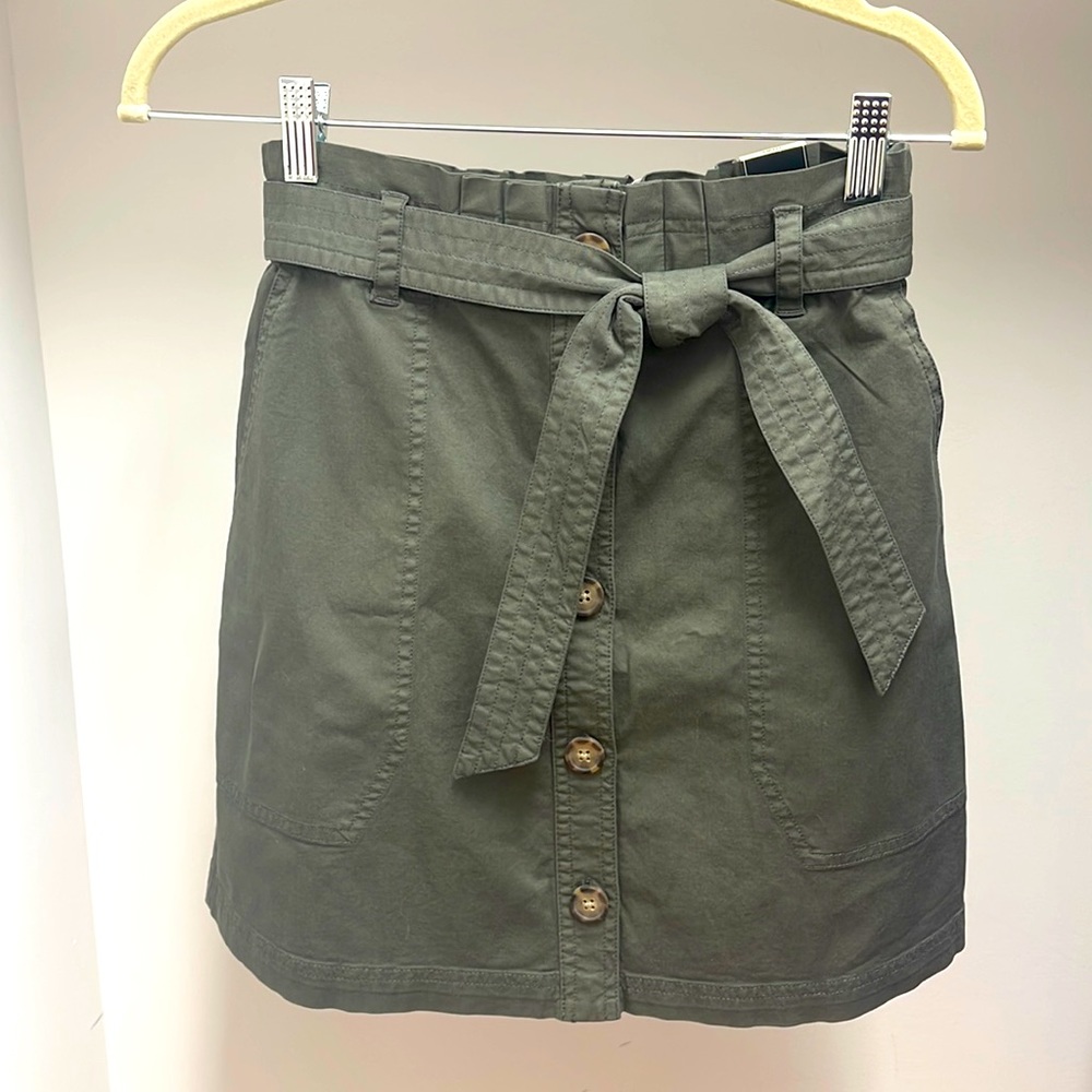 Abercrombie army green skirt with tie size small NWT
